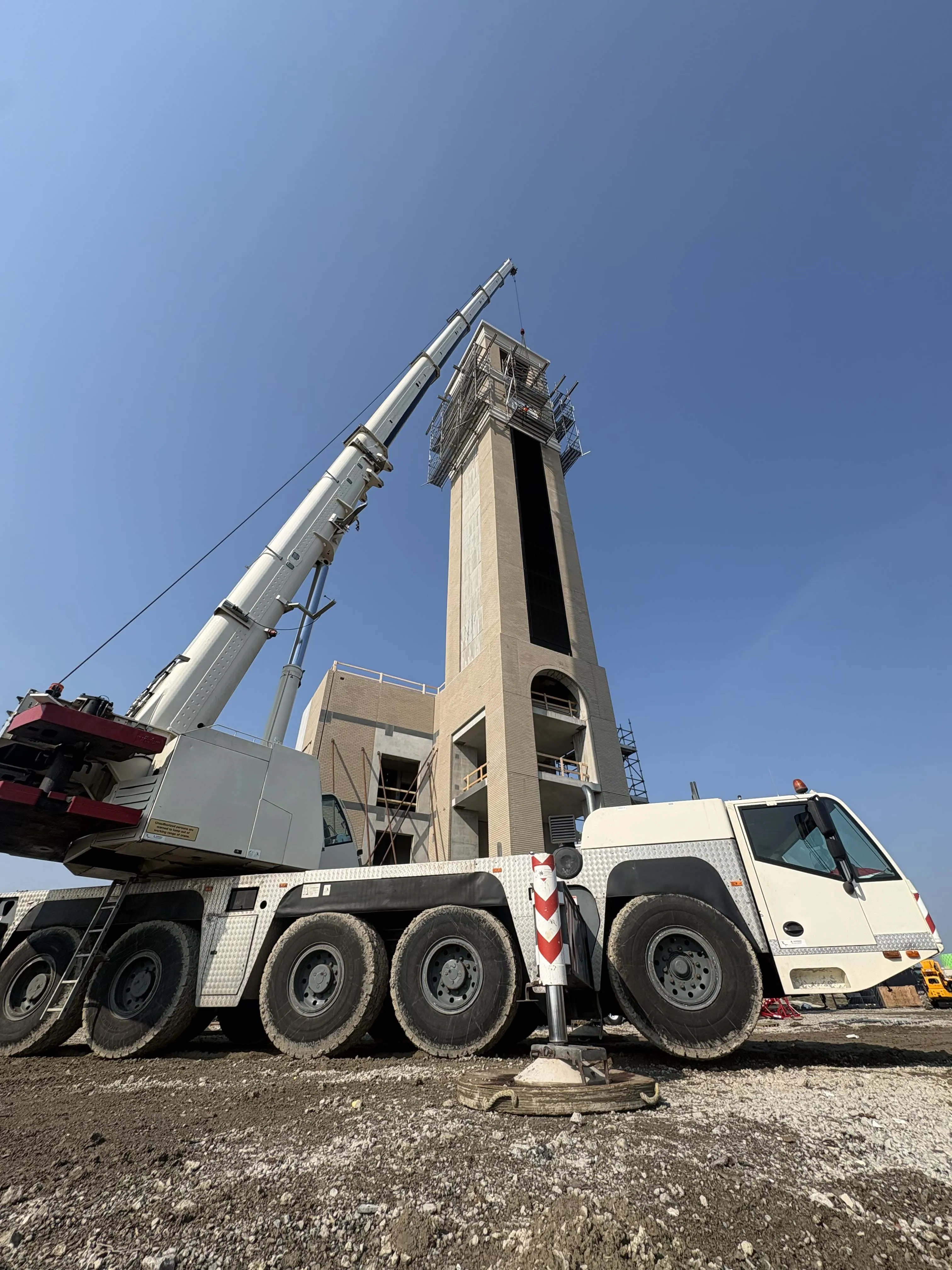 2008 DEMAG AC140